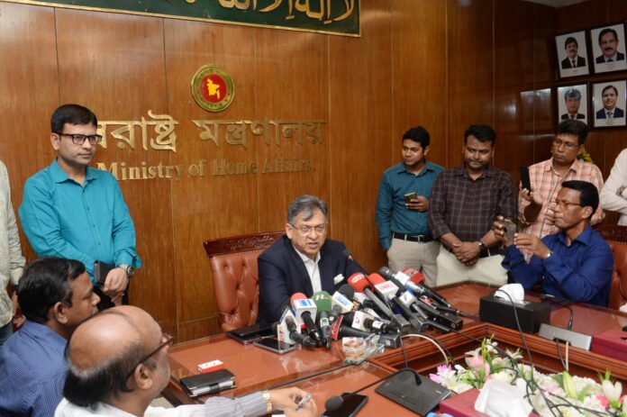 সরকারকে বিব্রত করতে চায় কিছু মহল সরকার