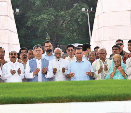 জিয়াউর রহমান ও খালেদা জিয়ার সমাধিতে শ্রদ্ধা তারেক রহমানের জিয়াউর রহমান