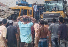 ট্রাকের ধাক্কায় ইজিবাইকের ৩ যাত্রী নিহত ট্রাকের ধাক্কায়
